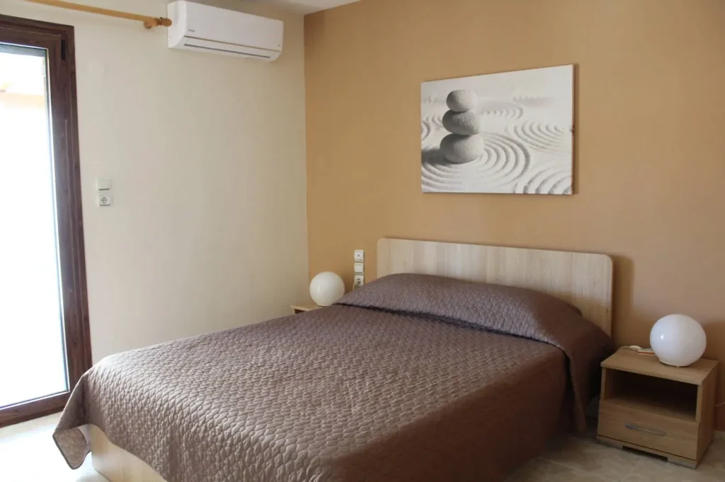 Stay in the most strategic location in Skiathos Town. Antelia Homes location combines the vibrant Skiathos Town with the peace and quiet of the surrounding area, with three apartment options. From couples to families, Antelia Homes caters to everyone's needs, ensuring your comfort during your stay in Skiathos Town.