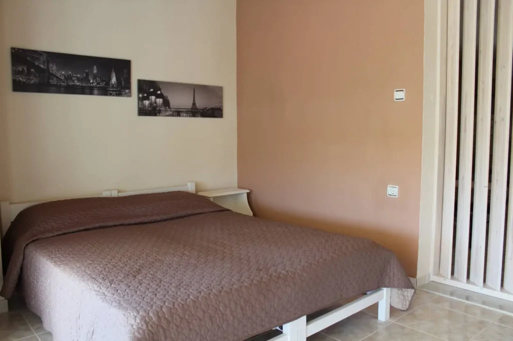 Stay in the most strategic location in Skiathos Town. Antelia Homes location combines the vibrant Skiathos Town with the peace and quiet of the surrounding area, with three apartment options. From couples to families, Antelia Homes caters to everyone's needs, ensuring your comfort during your stay in Skiathos Town.