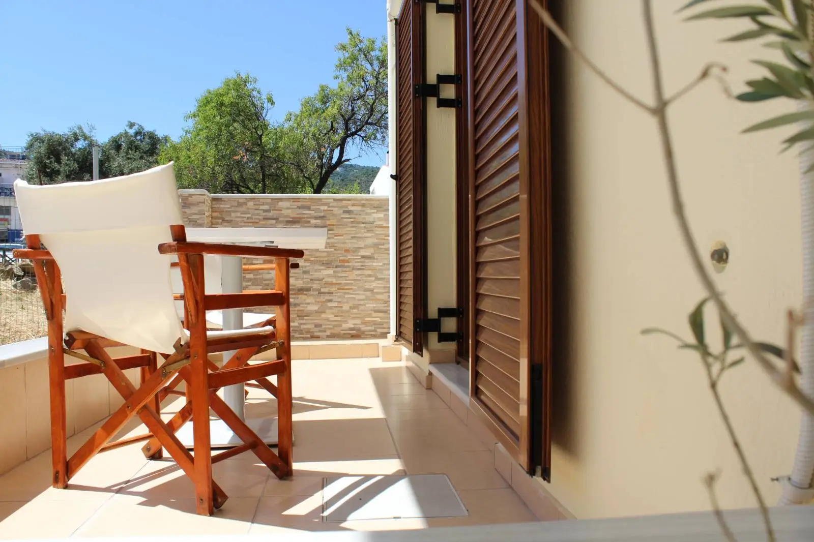 Stay in the most strategic location in Skiathos Town. Antelia Homes location combines the vibrant Skiathos Town with the peace and quiet of the surrounding area, with three apartment options. From couples to families, Antelia Homes caters to everyone's needs, ensuring your comfort during your stay in Skiathos Town.