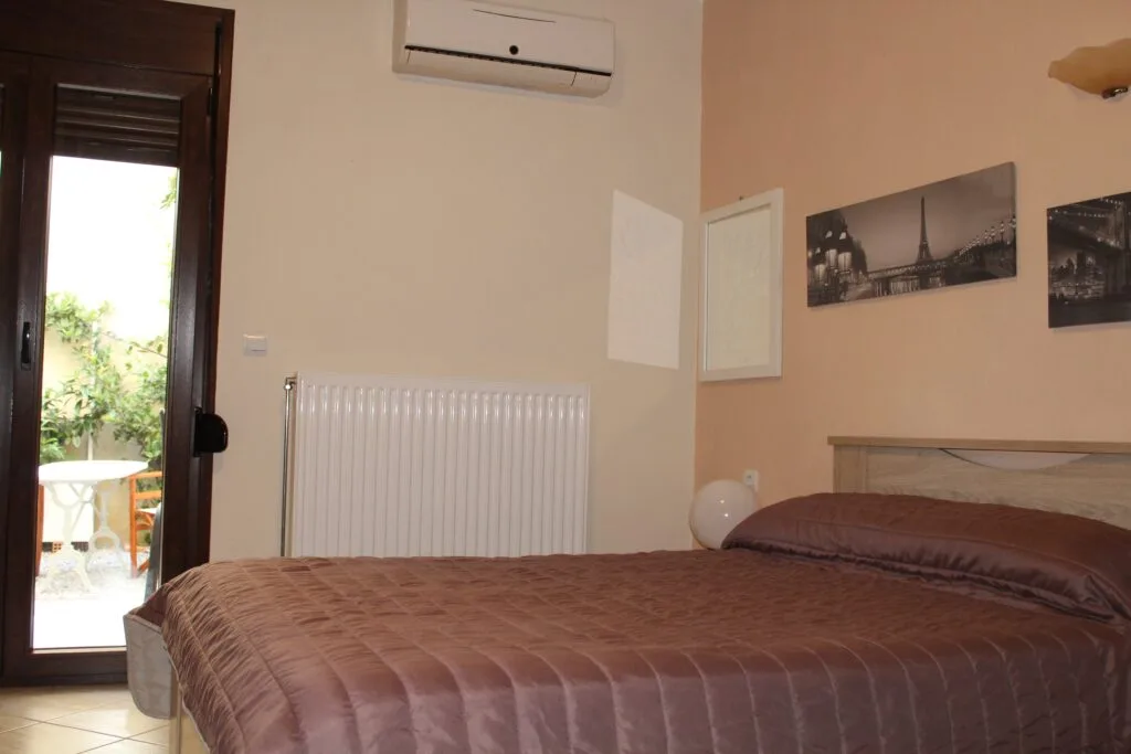 Stay in the most strategic location in Skiathos Town. Antelia Homes location combines the vibrant Skiathos Town with the peace and quiet of the surrounding area, with three apartment options. From couples to families, Antelia Homes caters to everyone's needs, ensuring your comfort during your stay in Skiathos Town.